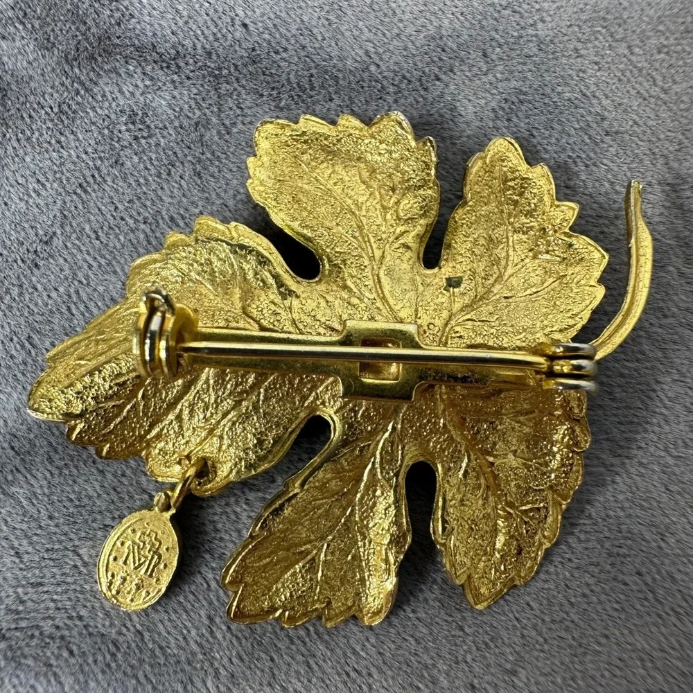 Vintage Green Enamel Leaf Brooch Gold Tone Miraculous Medal Charm Spring‎ Pin
